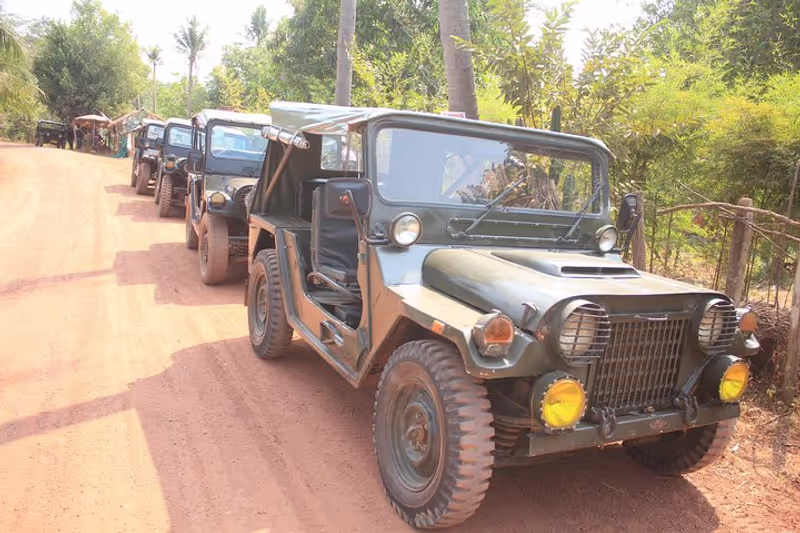 Siem Reap Private Tour - Jeep on the road