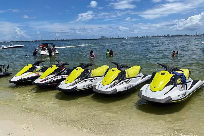 Miami Private Tour - Lets have some fun on some Jet Skis !