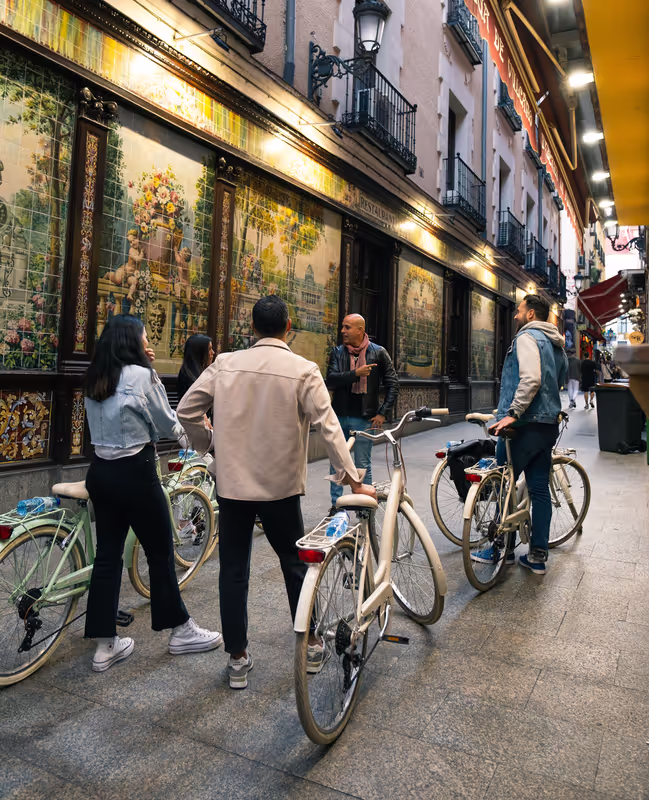 Madrid Private Tour - Cat's Alley