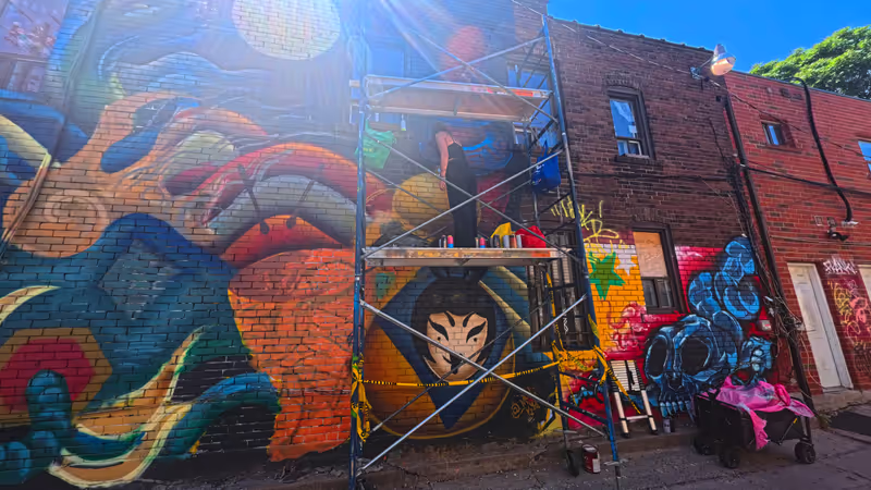 Toronto Private Tour - We may even catch an artist at work.