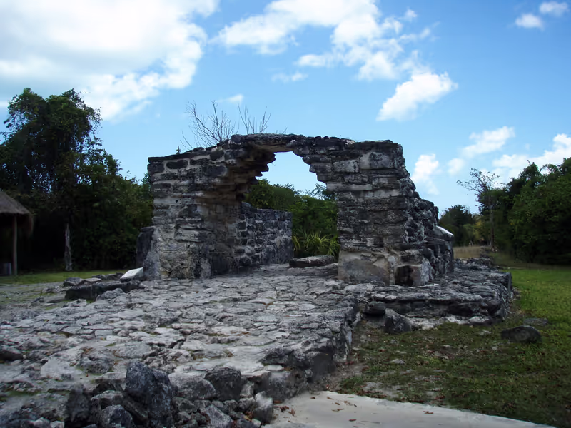 Cozumel Private Tour - The arch is similar to the one that can be found in other Mayan sites in the region, such as Chichén Itzá, Labná or Kabáh.