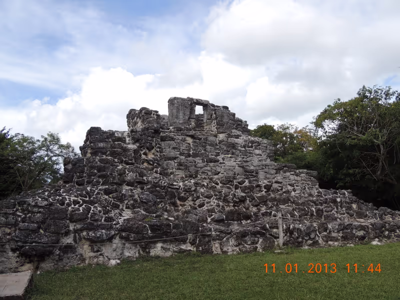 Cozumel Private Tour - Ka'Na Nah (Upper House)
This is the largest of the structures on the site. It is believed that this building occupied the center of a possible temple to the goddess Ix Chel.