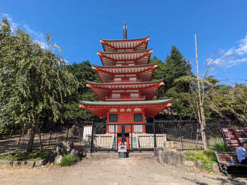 Tokyo Private Tour - Arakurayama Sengen shrine and Chureito-Pagoda