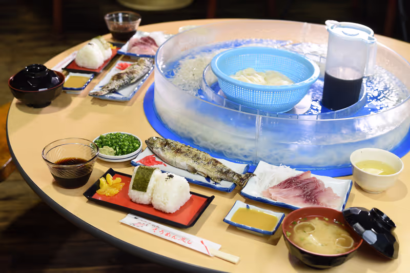 Kagoshima Private Tour - Rotating flowing noodles (©k.p.v.b.)