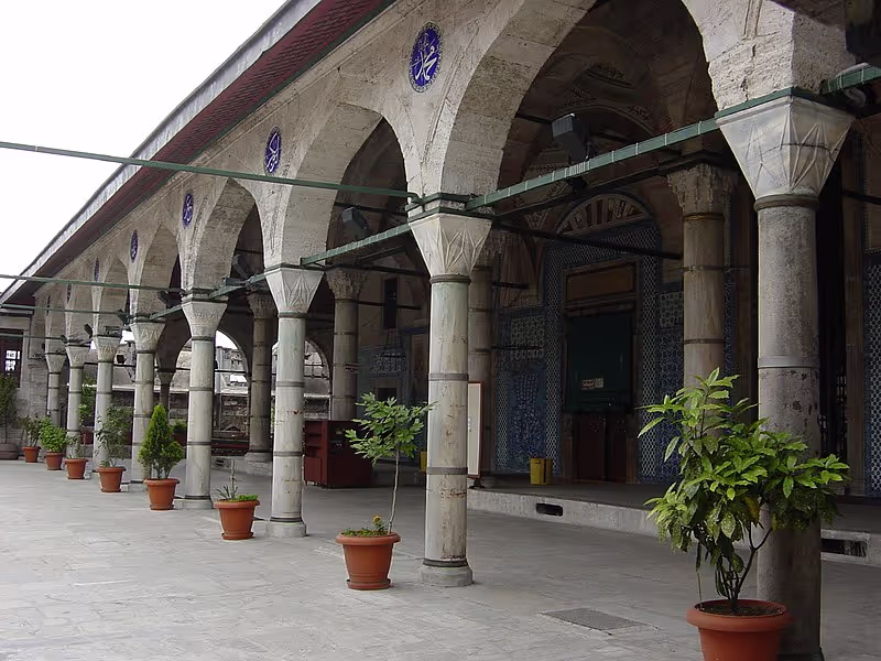 Istanbul Private Tour - Rüstem Pasha Mosque Courtyard