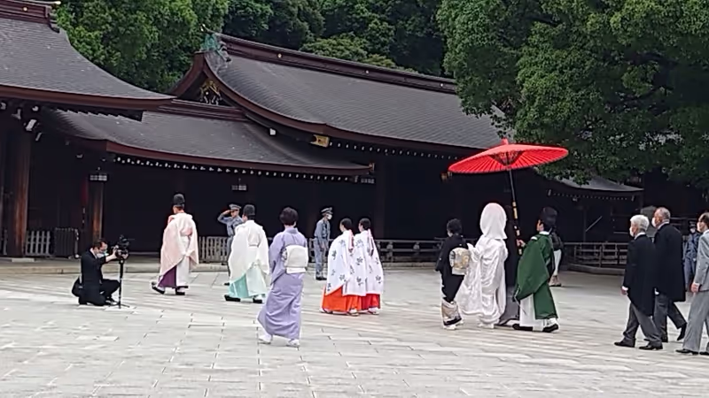 Tokyo Private Tour - Japanese style wedding procession in Meiji Shrine