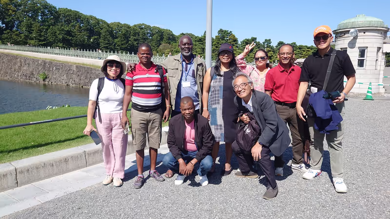 Tokyo Private Tour - Commemorative photo at the Imperial Palace