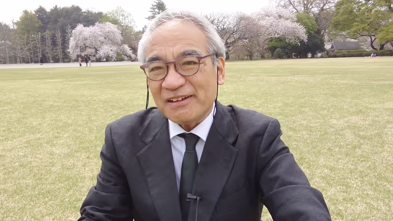 Tokyo Private Tour - The pleasant lawn of Shinjuku Gyoen National Garde