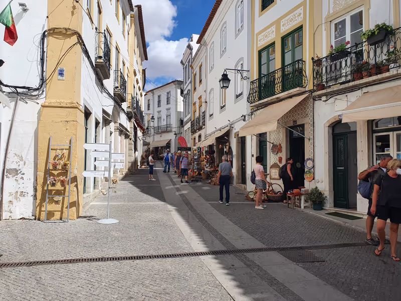 Lisbon Private Tour - Évora's streets