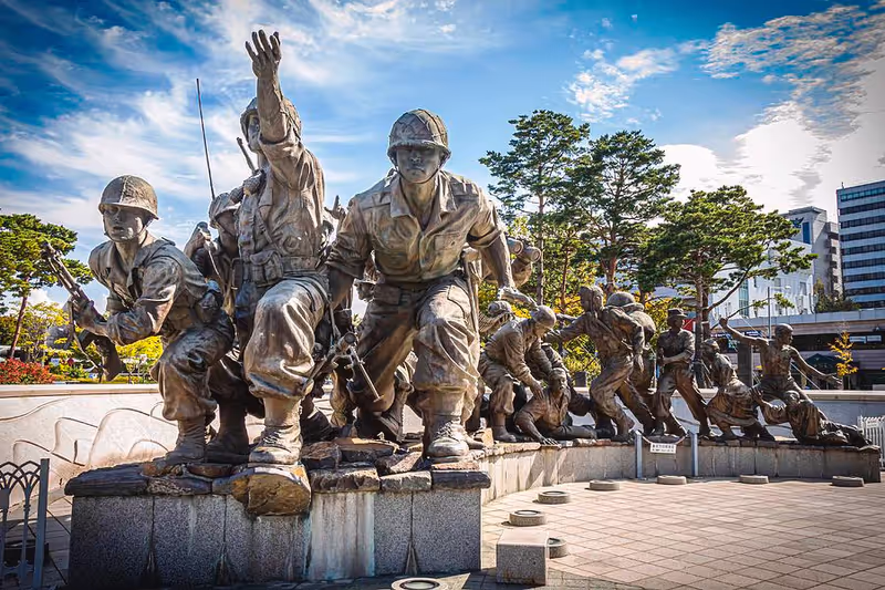 Seoul Private Tour - Monument out-front