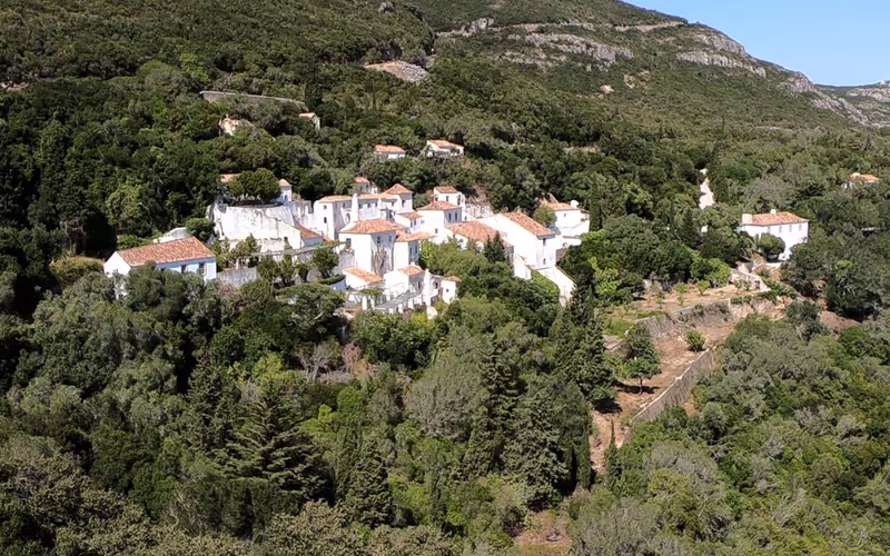 Lisbon Private Tour - Arrábida - 400 years old Convent
