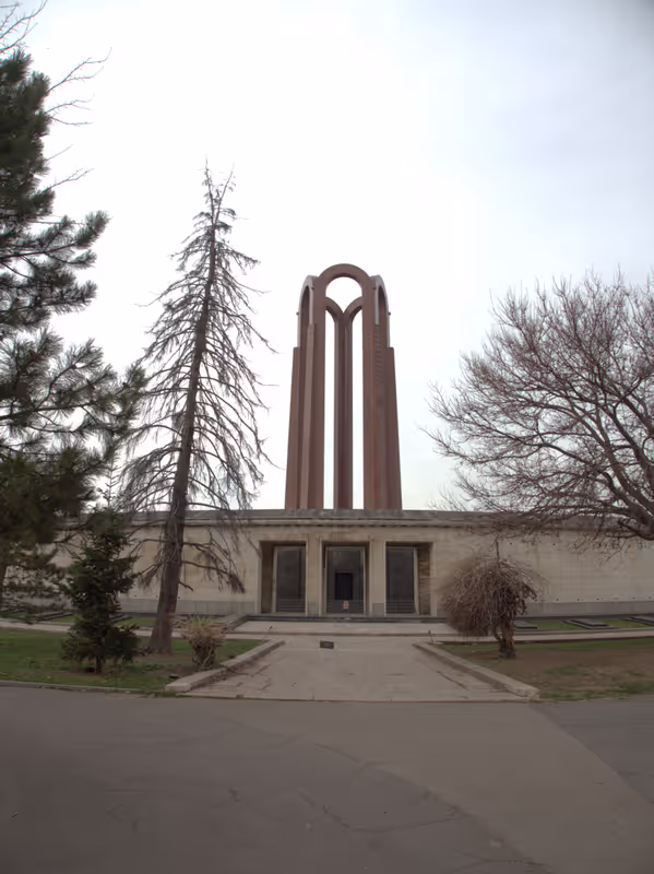 Bucharest Private Tour - the Mausoleum