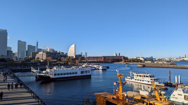 Yokohama Private Tour - A nice, clear day at Yokohama Bay
