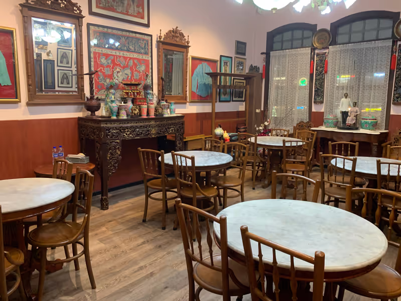 Singapore Private Tour - Peranakan antiques and decor