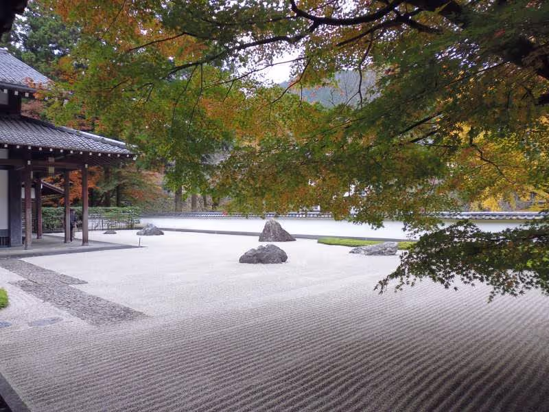 Tokyo Private Tour - The dry landscape garden in Gyokudo Art Museum
