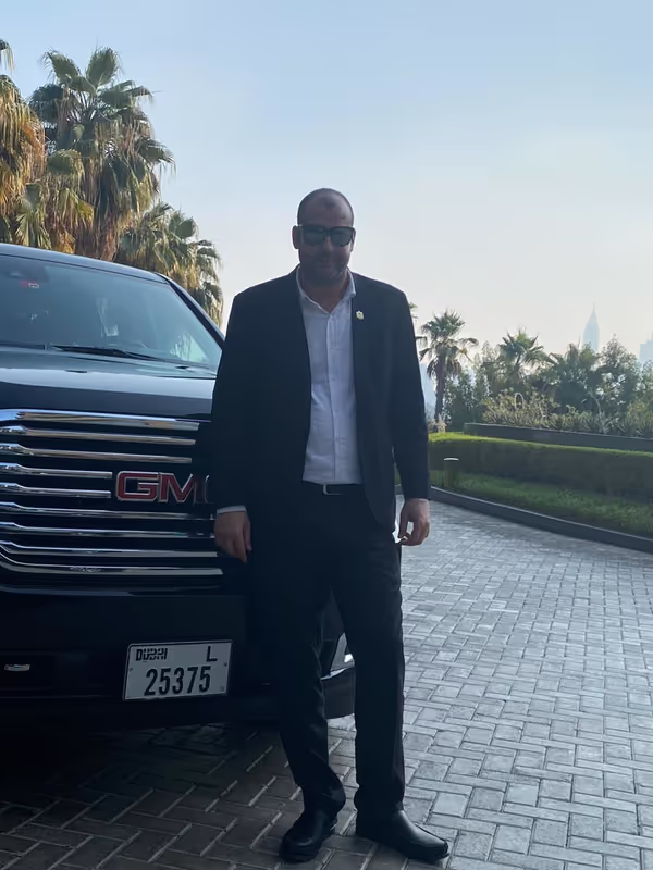 Dubai Private Tour - Luxury GMC with professional driver