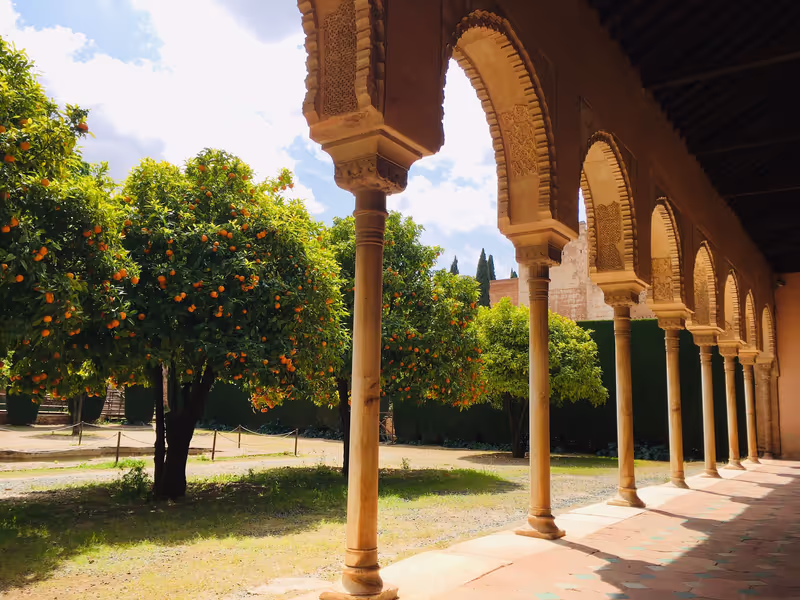 Granada Private Tour - Patio Machuca Alhambra