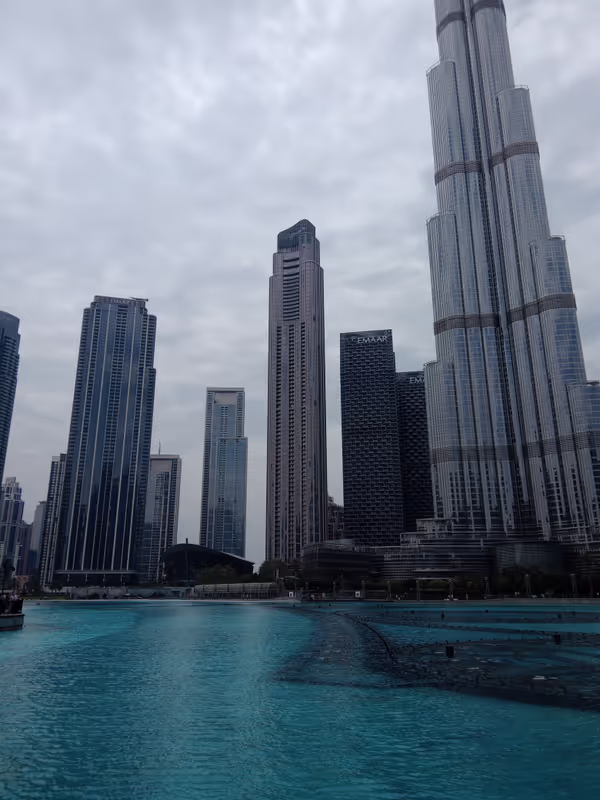 Dubai Private Tour - Dubai fountain area