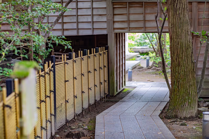 Kanazawa Private Tour - Utasu Shrine [Back entrance: Our secret passage]