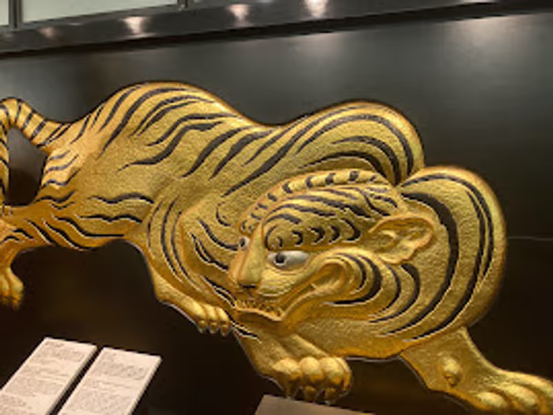 Osaka Private Tour - Powerful as if it were about to move