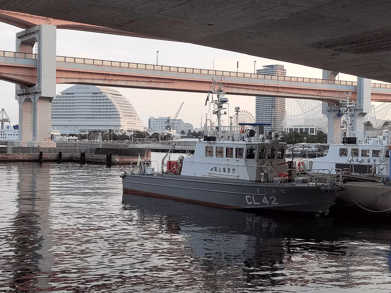 Kobe Private Tour - Waterfront peekaboo