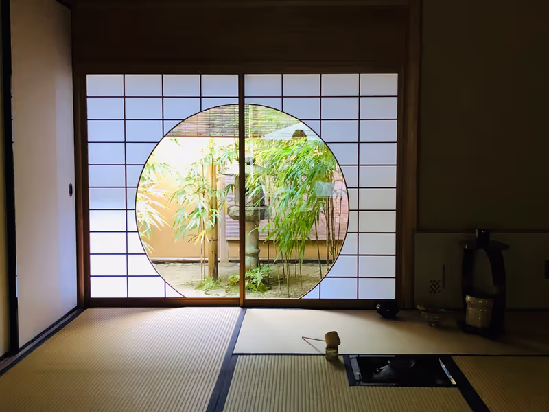 Kamakura Private Tour - Circular sliding door window