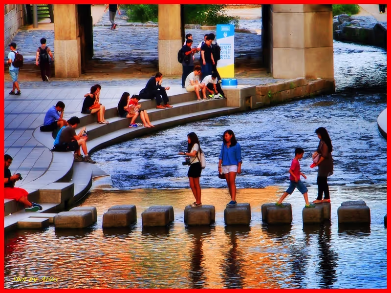 Seoul Private Tour - Cheonggyecheon stream