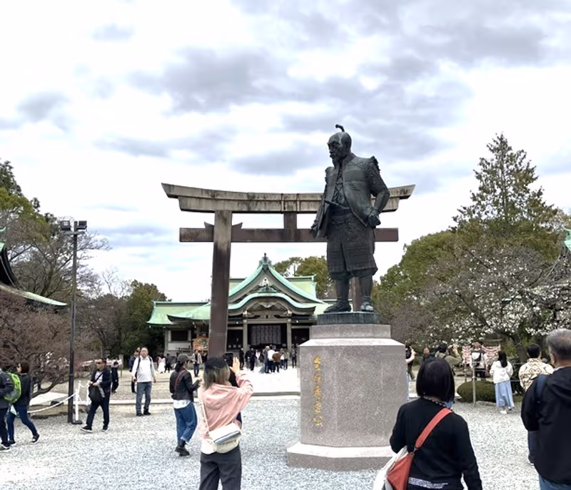 Osaka Private Tour - Statue of Toyotomi Hedeyoshi