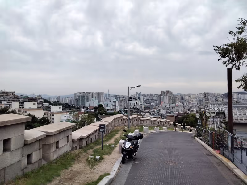 Seoul Private Tour - Old city wall of Joseon kingdom