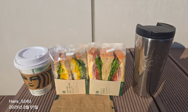 Seoul Private Tour - Enjoy the coffees and sandwiches.