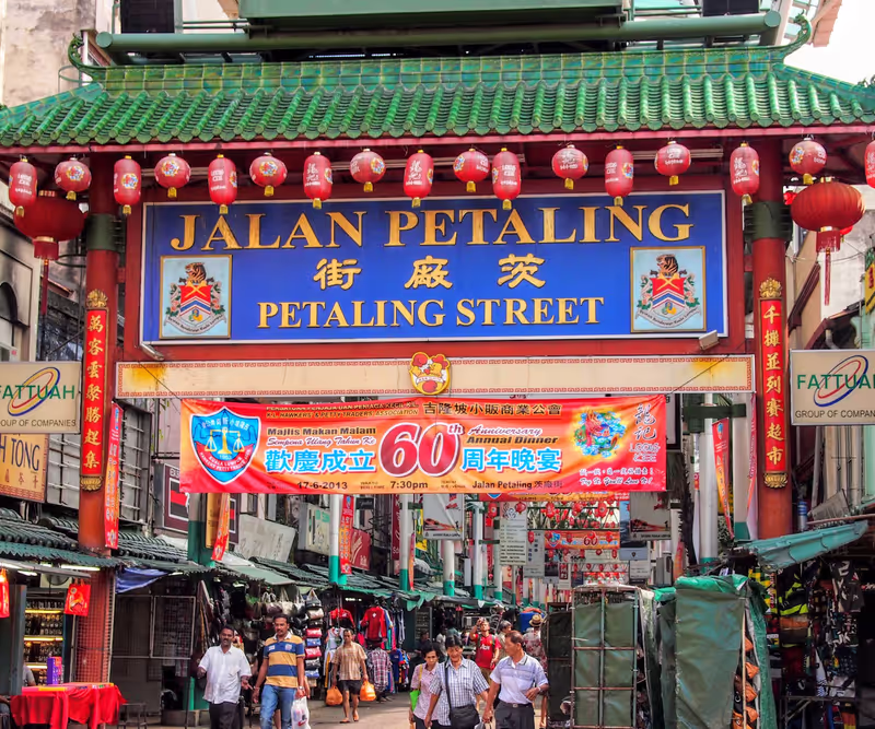 Kuala Lumpur Private Tour - China Town.Local snacks available