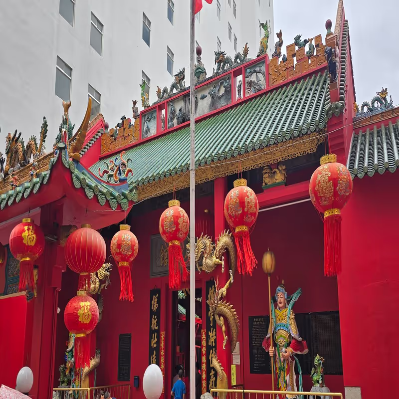 Kuala Lumpur Private Tour - Chinese Temple
