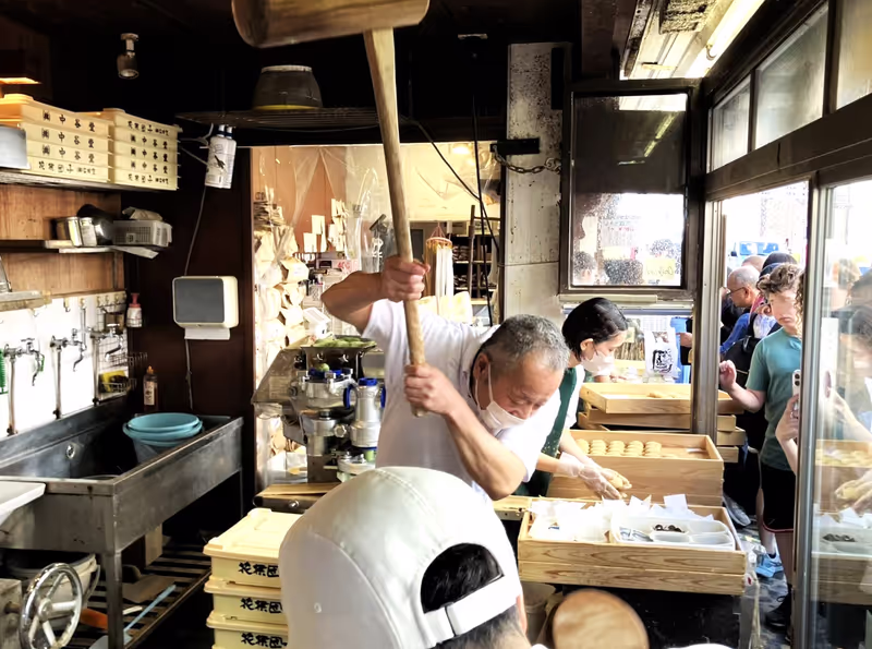 Nara Private Tour - High-speed Mochi pounding