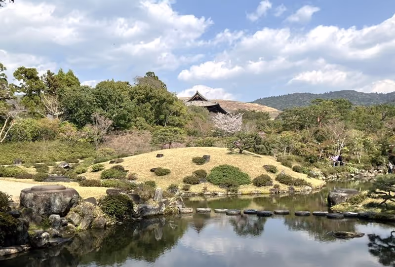 Nara Private Tour - Isuien Garden and Todaiji in the background