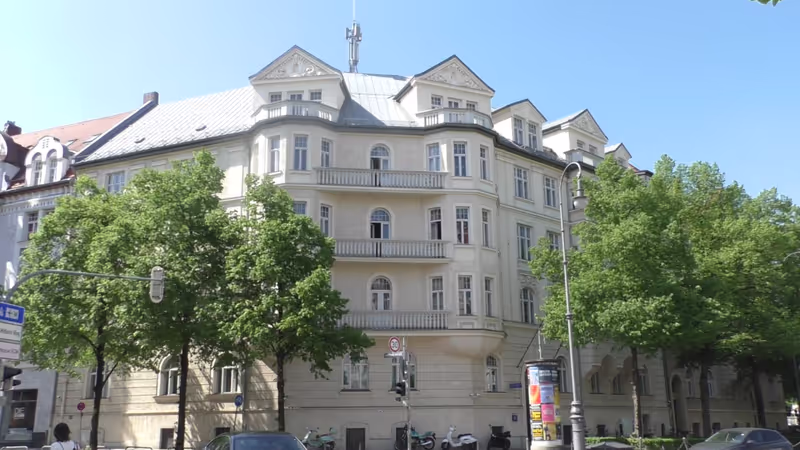 Munich Private Tour - Hitller's apartment