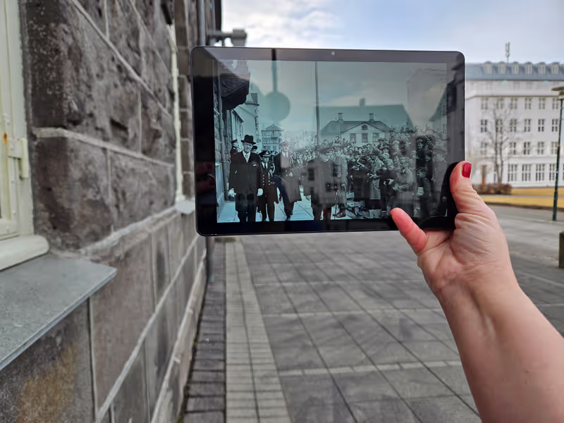 Reykjavik Private Tour - Historical photos in situ