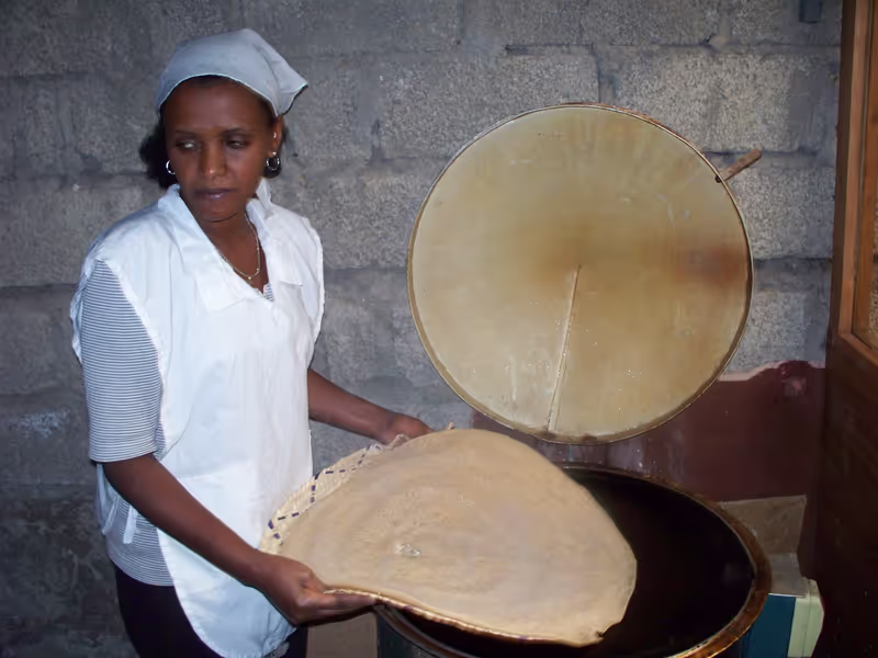 Addis Ababa Private Tour - A Woman Making 'Injera'