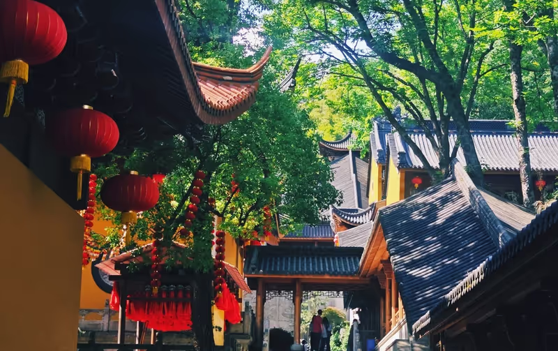 Hangzhou Private Tour - Faxi Temple's layered architectural style