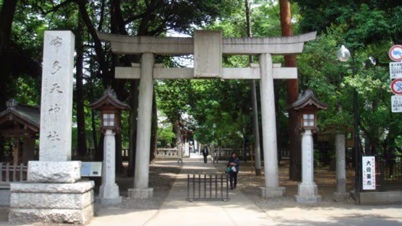 Tokyo Private Tour - Sacred Fudaten Shrine hidden behind the greenery