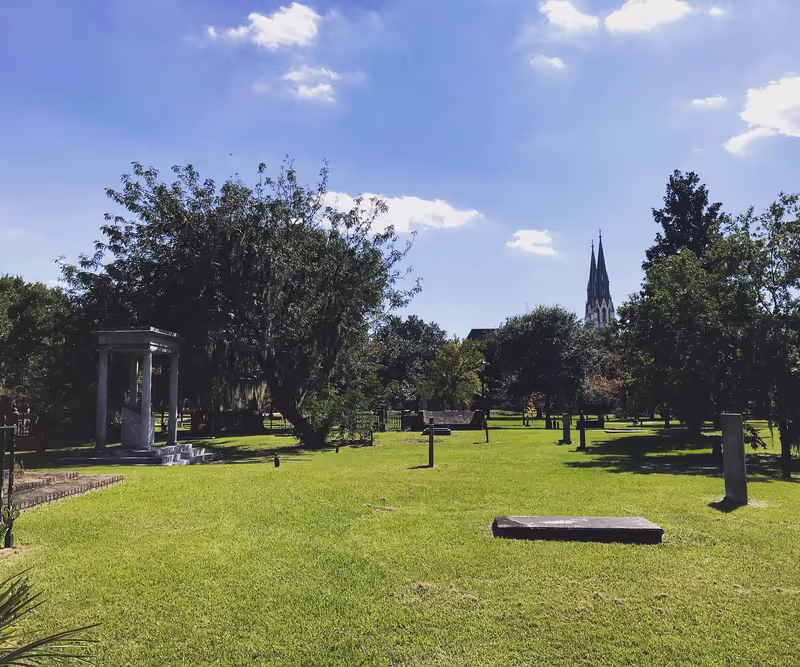 Savannah Private Tour - Savannah's oldest intact cemetery