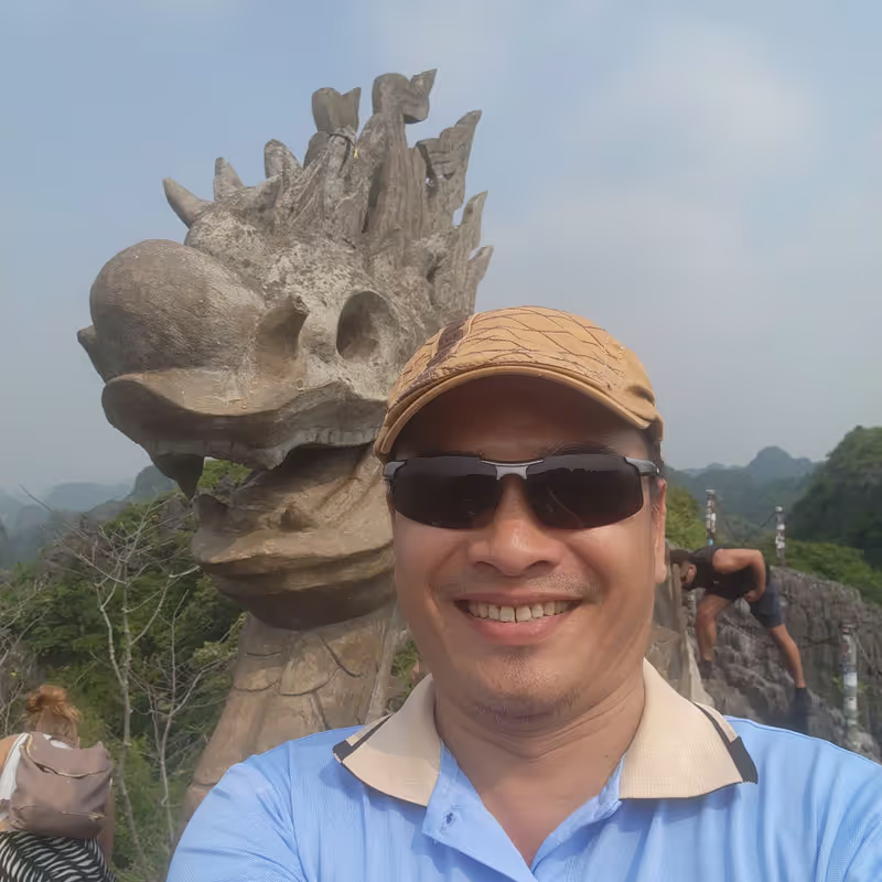 Hanoi Private Tour - We're all smiling at the Peak