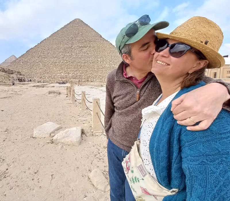 Giza Private Tour - An innocent kiss!