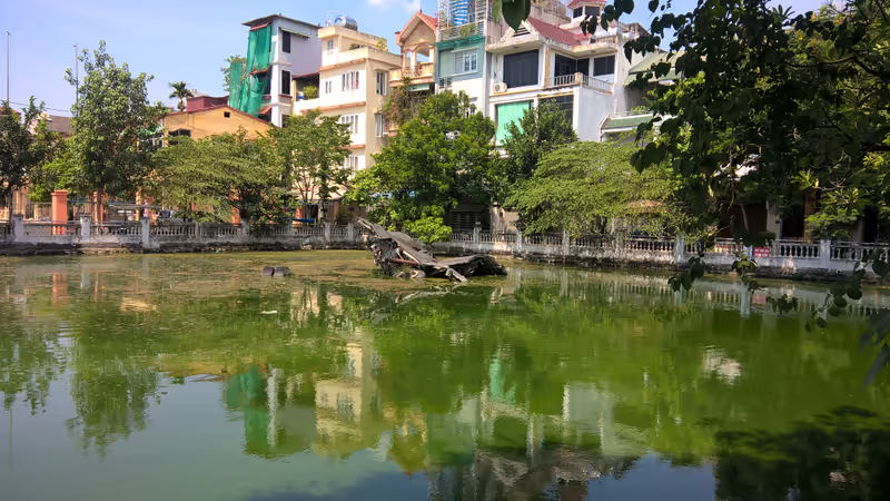 Hanoi Private Tour - Huu Tiep Lake and the Downed B-52