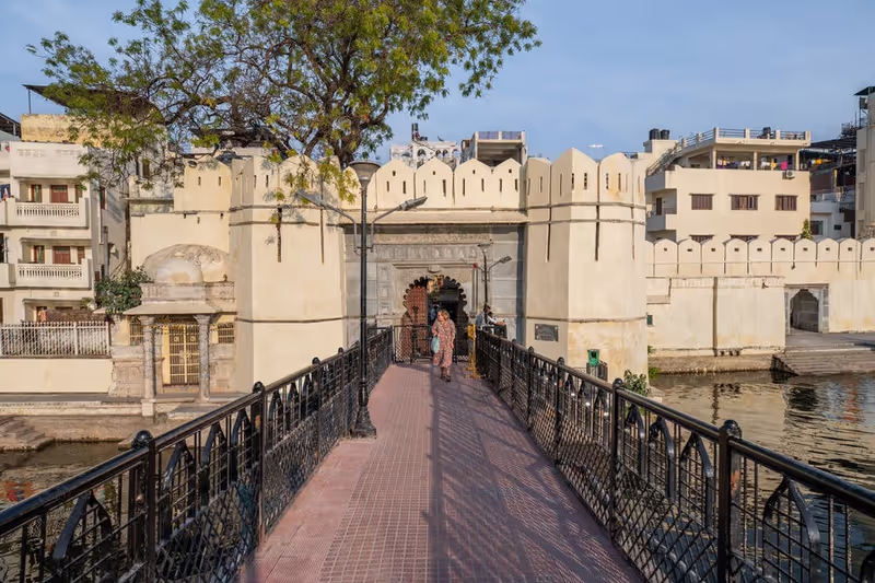 Udaipur Private Tour - Foot Bridge old city