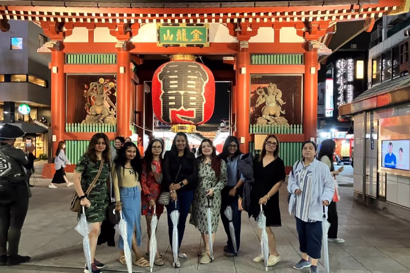 Tokyo Private Tour - Thunder Gate in Asakusa