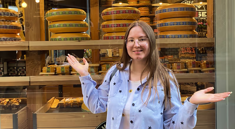 Amsterdam Private Tour - Passing by a cheese shop
