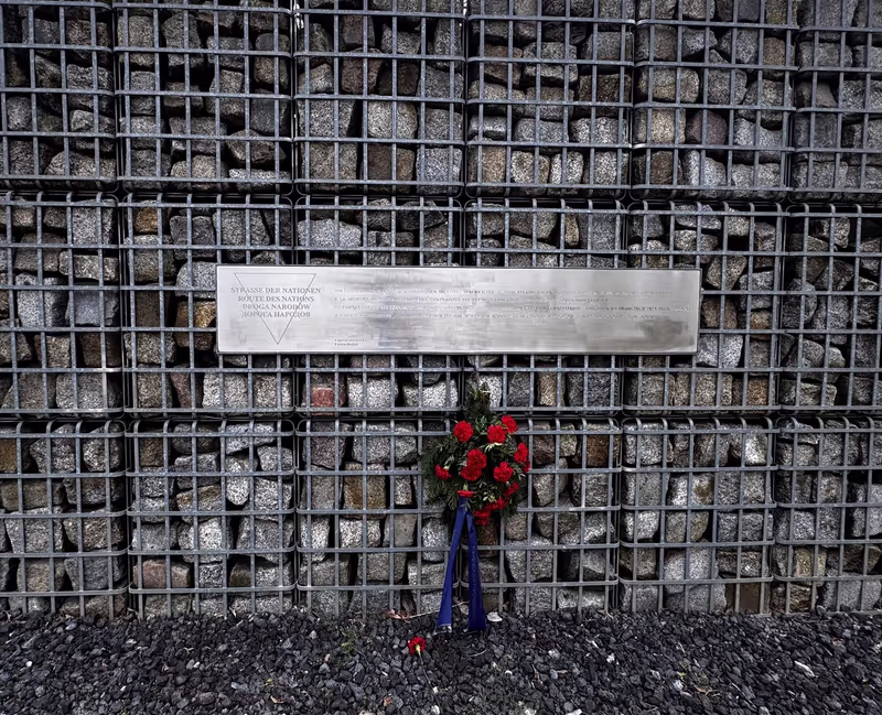 Berlin Private Tour - Wall of remembering