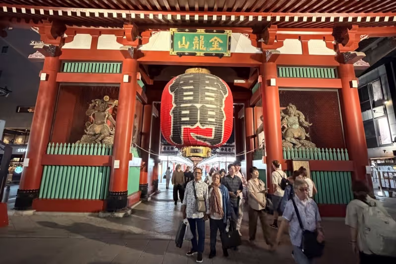Tokyo Private Tour - Thunder Gate in Asakusa