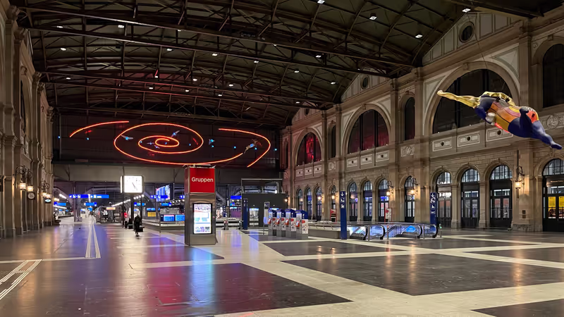 Zurich Private Tour - Old part of the station (hall), with the angel