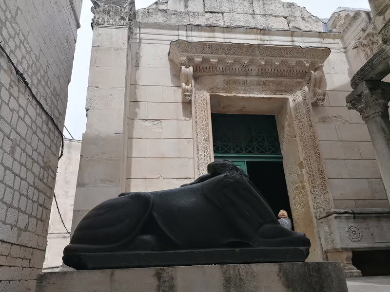 Split Private Tour - In front of temple of Jupiter